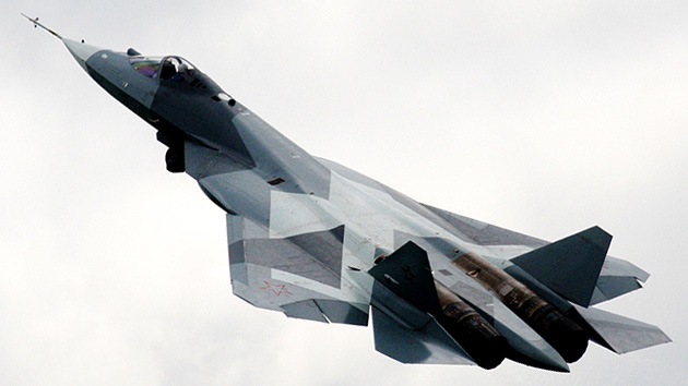 El caza ruso T-50 sobrevuela Rusia de cabo a rabo en su primer vuelo de larga distancia