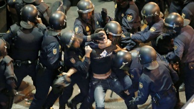 España encarcela a sus manifestantes y aplaude a los de Kiev