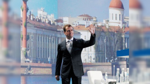 Dmitri Medvédev promete anunciar pronto si se postulará o no a la reelección