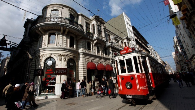 Video: Yihadistas del Estado Islámico viajan libremente en transporte público en Estambul