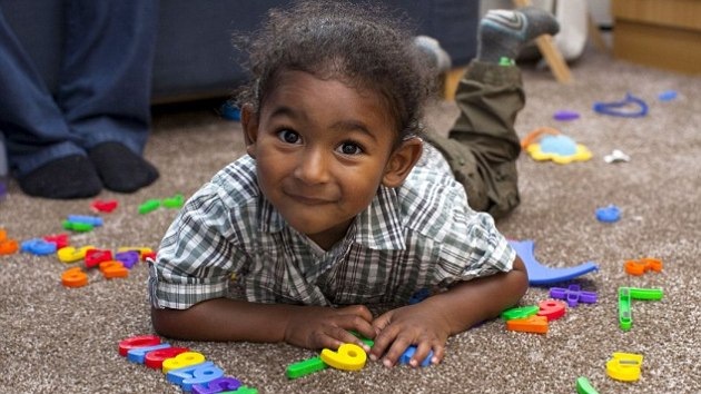 Un niño de dos años es más inteligente que Obama y Cameron