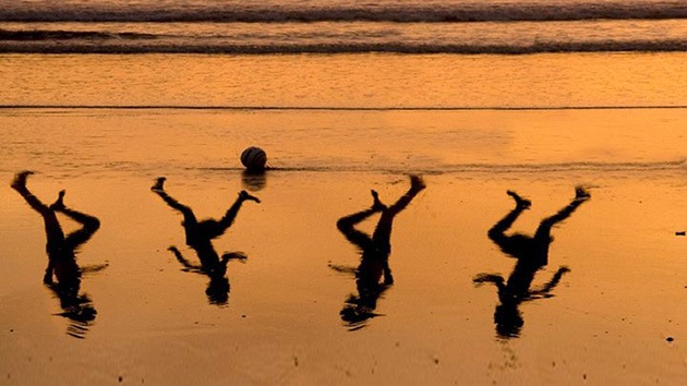 Foto: Emotivo homenaje de un artista israelí a los 4 niños de Gaza asesinados por Israel