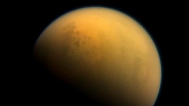 Detectan olas líquidas en el mar de una luna de Saturno