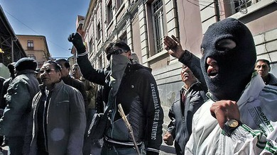 Bolivia: huelga y amotinamiento de policías desencadena protestas en todo el país