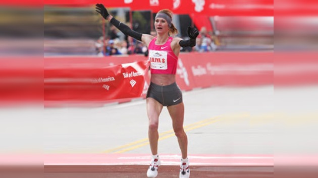 Lilia Shobujova conquista por segundo año consecutivo la Maratón de Chicago