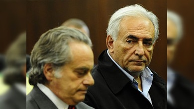 La Fiscalía presenta cinco cargos por delito sexual contra el director gerente del FMI