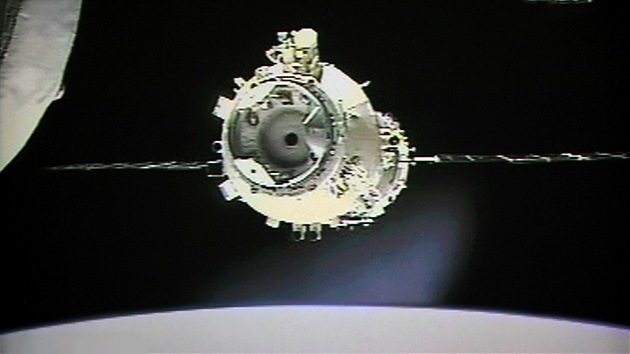 Video: La nave espacial china se acopla a su módulo orbital