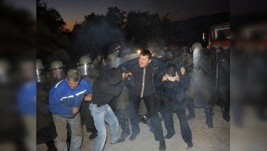 La OTAN emplea gas lacrimógeno contra manifestantes serbios en Kosovo