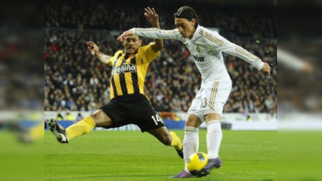 El Real Madrid amplía su ventaja sobre un mermado Barcelona que no pudo con el Villarreal