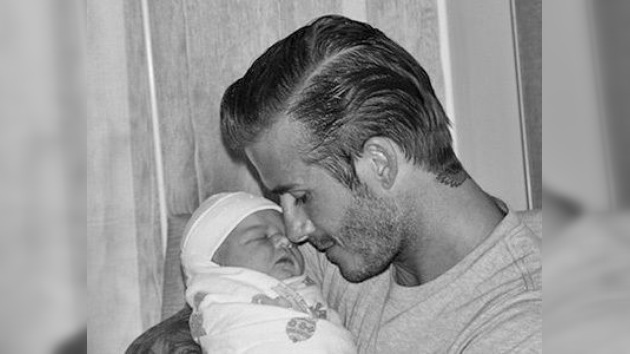 Los Beckham presentan a su recién nacida hija a través de las redes sociales