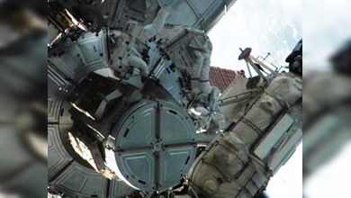 Finaliza la última caminata espacial en la historia de los transbordadores