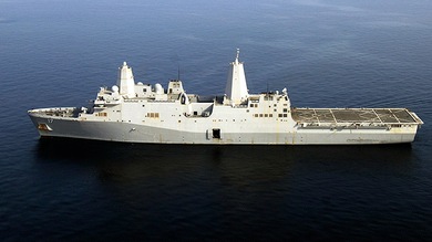 El buque anfibio de EE.UU. San Antonio con 700 marines a bordo llega al Mediterráneo