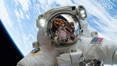 El primer 'selfie' espacial de un astronauta se convierte en viral en la red