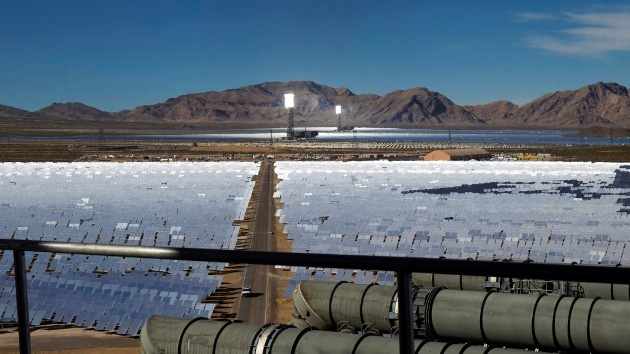 La planta solar más grande del mundo, en EE.UU., es un peligro para los aviones