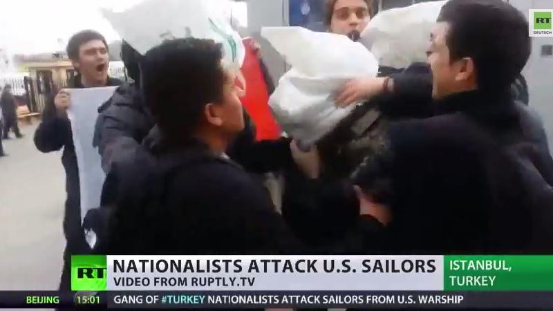 Türkische Nationalisten greifen US-Marinesoldaten an
