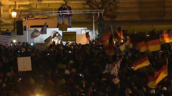 Zehnte PEGIDA-Demo - "Wutbürger" fühlen sich noch immer nicht verstanden