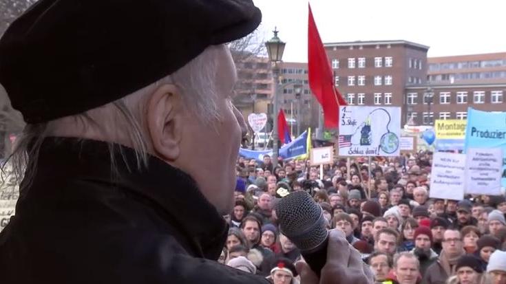Appell Eugen Drewermanns vor Schloss Bellevue: „Wir wollen Frieden und keinen Krieg"