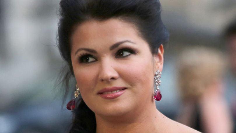 Künstlerische Freiheit? Opernstar Netrebko überreicht Spende für beschädigte Oper in Donezk