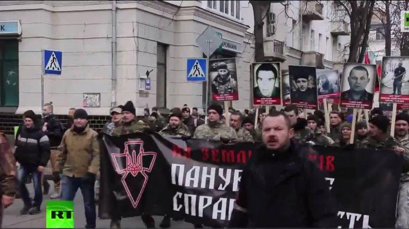 Pressefreiheit? Russische Journalisten filmen Rechten Sektor – Kiew weist sie aus