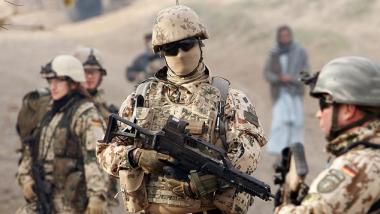 Deutscher Neo-Militarismus auf der Suche nach Finanzierung und Personal