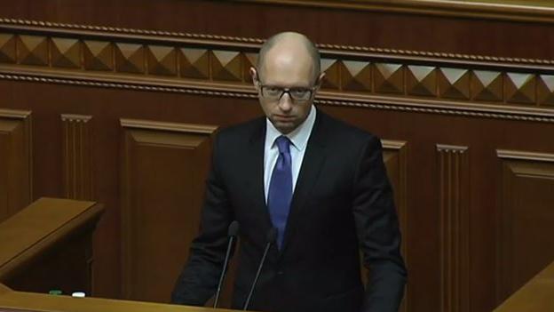 Ukrainischer Premier nach neuem EU-Kredit: Ausreichend Finanzmittel für Rückeroberung des Donbass