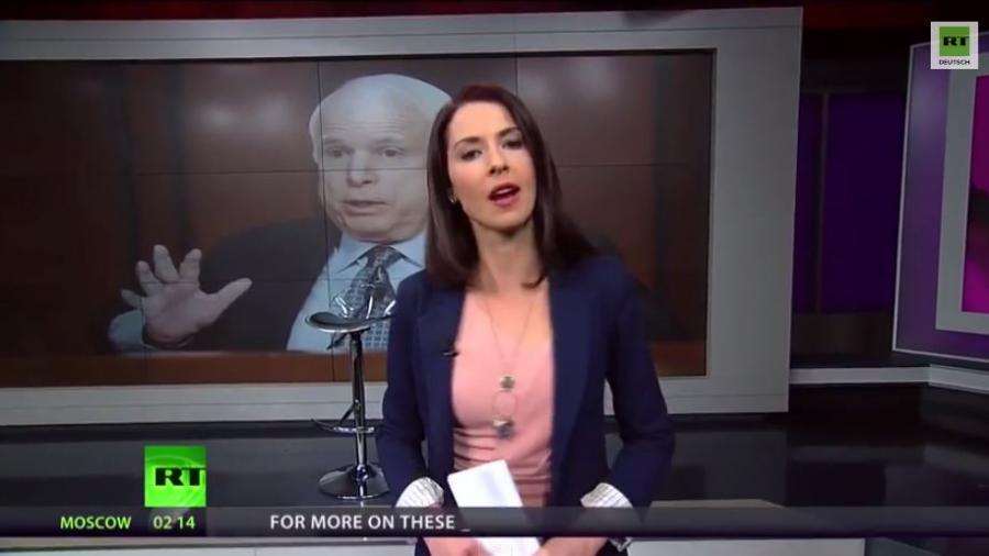 „Rassistischer Drecksack“ - Abby Martin knüpft sich John McCain vor