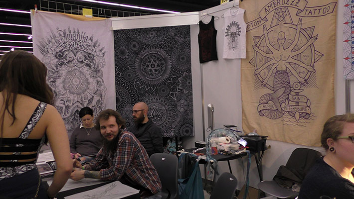 Russische Tattoo-Künstler in Frankfurt haben keine Angst vor dem Kreml