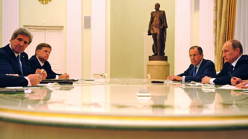 Ex-US-Botschafter in Moskau: Wir haben uns immer für friedliche Lösung eingesetzt, nur Putin will Krieg