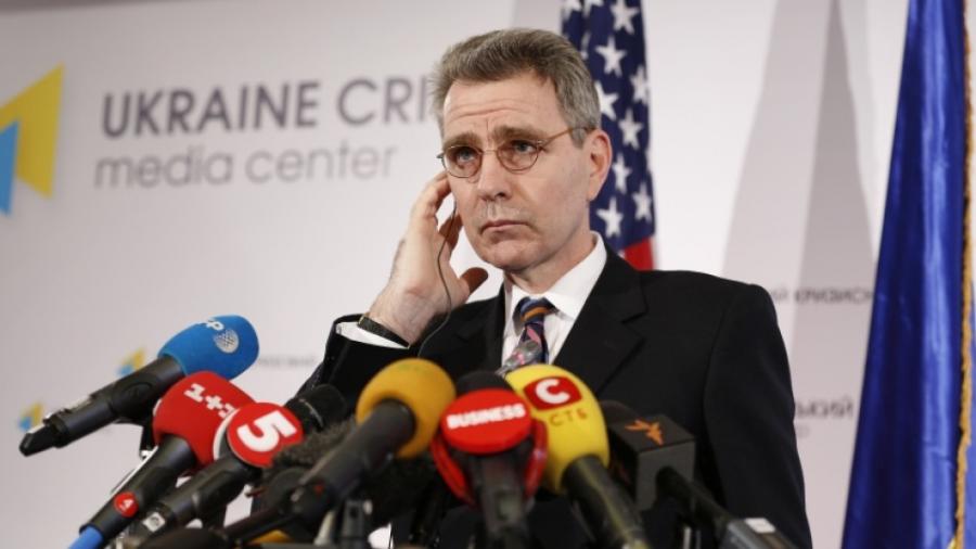US-Botschafter Pyatt belegt erneut „russische Präsenz in der Ostukraine“ mit zwei Jahre altem Bild von Militärmesse