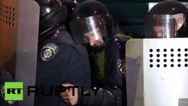 Ukraine: Bilder wie auf dem Maidan – Protest schlägt in Gewalt um