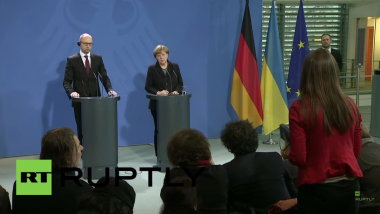 Live: Merkel und Jazenjuk geben Pressekonferenz in Berlin