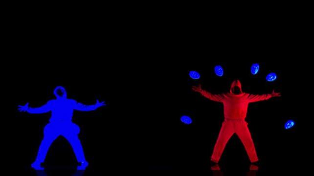 Sibirien hat den Superstar: Umwerfende Neontanz-Show geht viral