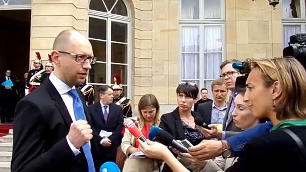 Jazenjuk gibt Völkermord im Donbass zu, Schuld an der Eskalation trüge aber Putin