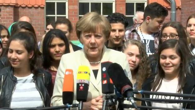 Merkel zensiert ARD-Bericht über Schulbesuch der Kanzlerin wegen israelkritischer Fragen der Schüler