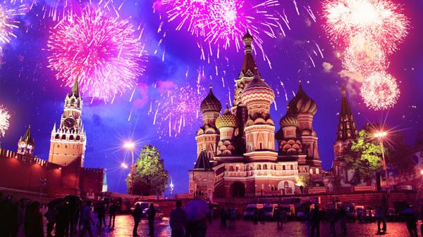 Live ab 21 Uhr: Riesen-Feuerwerk zum Tag des Sieges in Moskau