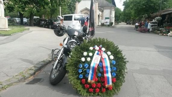 „Rette sich wer kann“ – Medienhysterie in Deutschland wegen einer Handvoll russischer Biker