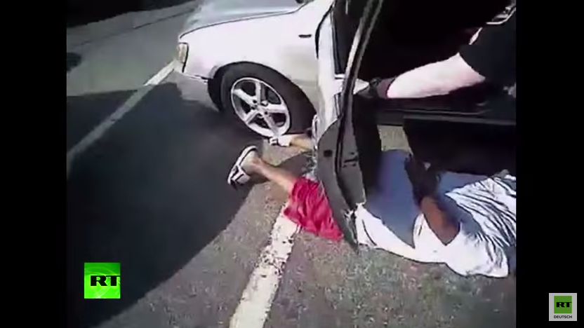 USA: Der nächste Skandal - Polizist quält Afroamerikaner, der kurz zuvor einen Schlaganfall erlitten hatte