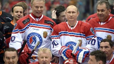 Russland: Putin erzielt acht Tore in Eishockey-Spiel zu Ehren des WWII Sieges
