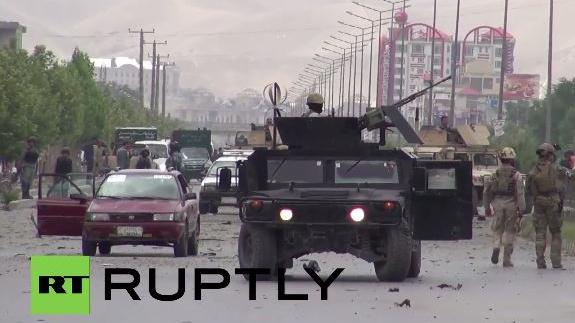Bombenangriff der Taliban auf afghanisches Parlament in Kabul
