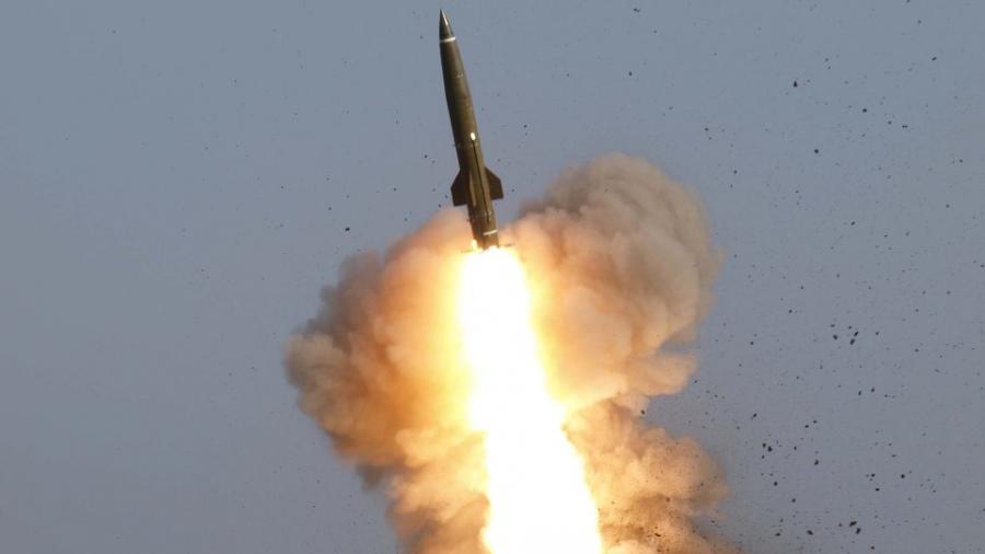 Ostukrainische Frontlinie: Kiew bringt ballistische Raketen und Panzer in Stellung
