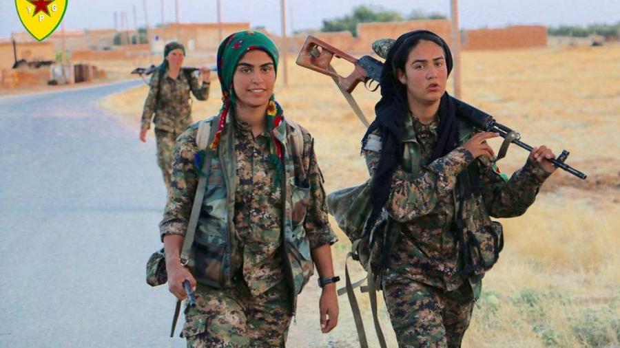 Syrisch-kurdische Kämpfer erobern strategisch wichtige Grenzstadt Tell Abyad vom "Islamischen Staat"