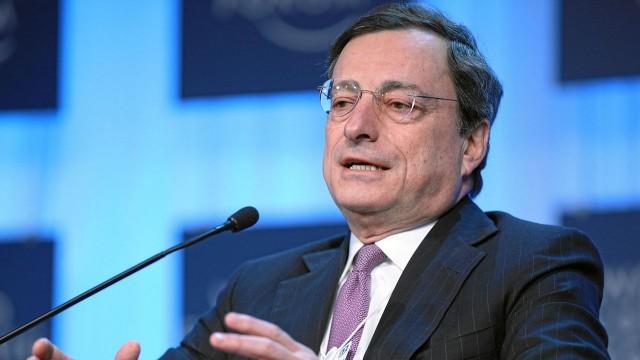 EZB-Präsident Draghi gibt Pressekonferenz in Frankfurt - deutsche Übersetzung