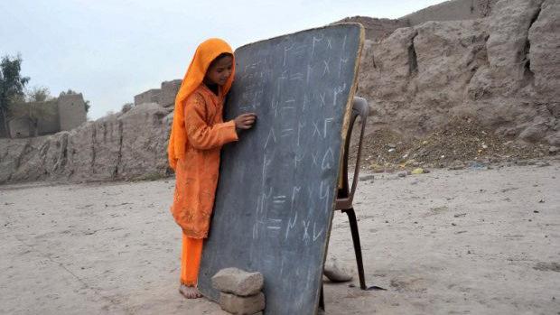 USA: Wir haben 700 Schulen in Afghanistan gebaut – Bildungsminister: Diese existieren nur auf dem Papier