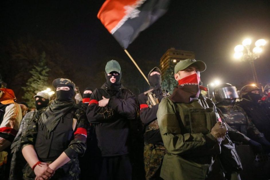 Rechter Sektor in der Ukraine ruft zur "vollständigen Mobilisierung" auf: "Alles für den Krieg, alles für den Sieg!"