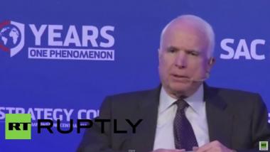 US-Senator John McCain in der Slowakei: Wir haben die Sozialen Medien erfunden, aber Russland gewinnt den Informationskrieg
