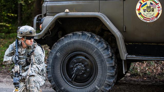 Bewaffnete US-Soldaten auf dem Weg in die Ukraine am Flughafen Wien gestoppt