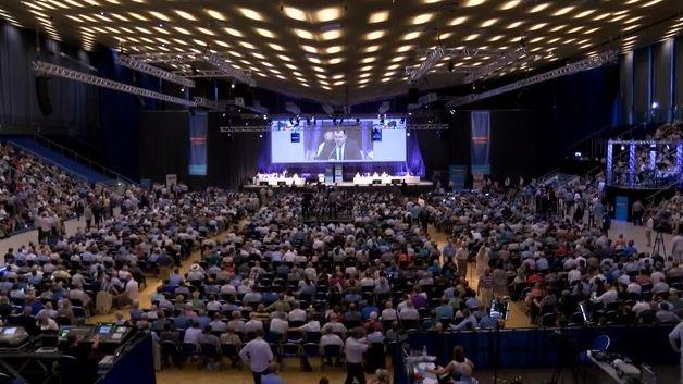 "Die Antifa ist für den Ausfall der Klimaanlage verantwortlich" - Hinter den Kulissen des AfD-Parteitages