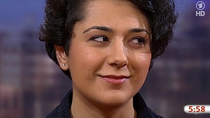 "Barrikadenbraut" Golineh Atai präsentiert neue ARD-Doku "Zerrissene Ukraine"