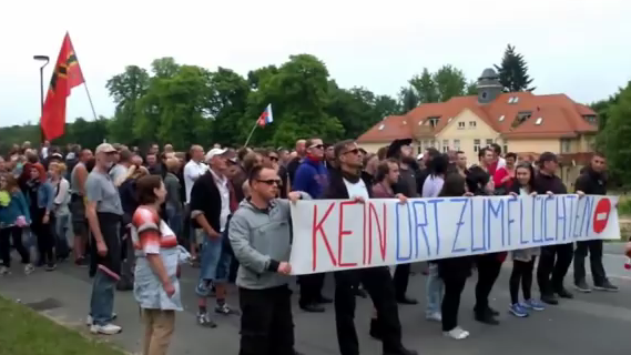 In Sachsen kippt die Stimmung: Zahlreiche Gewaltakte gegen Flüchtlingsunterkünfte, Auto von Linken-Politiker gesprengt