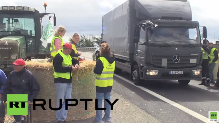 Französische Landwirte blockieren Autobahnen an Grenze zu Deutschland